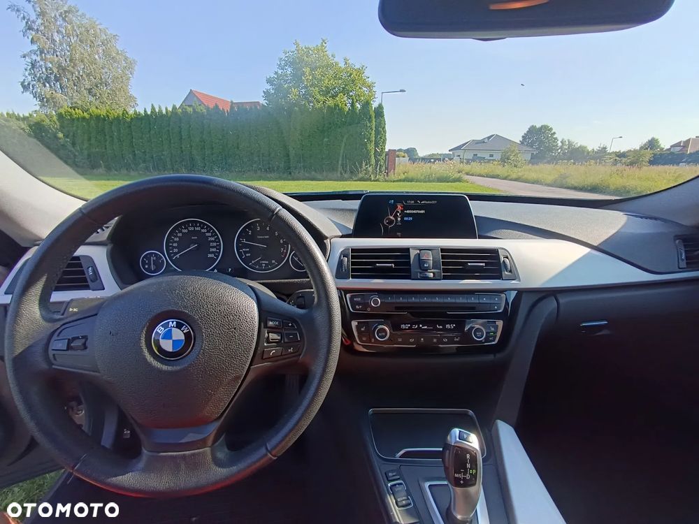 BMW Seria 3 320i - 7