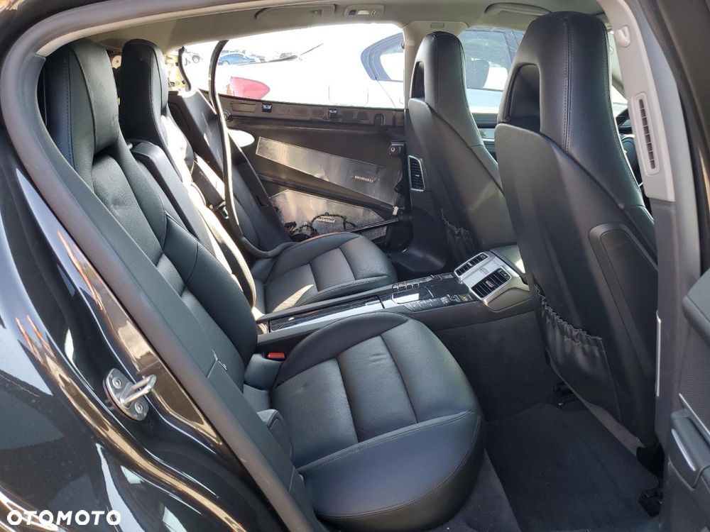 Porsche Panamera ver-4 - 11