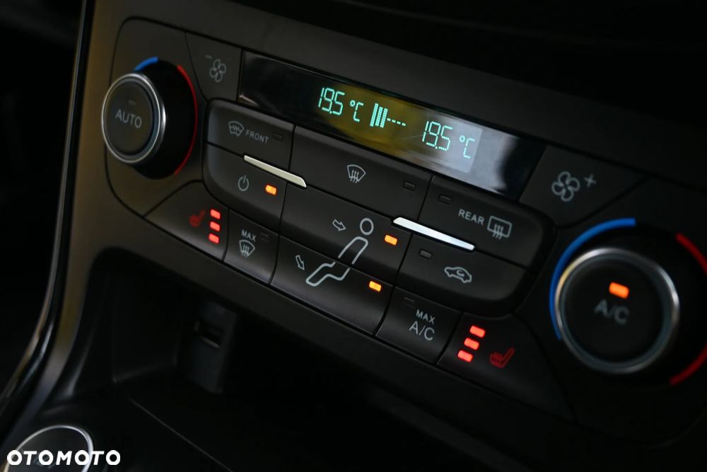 Ford Focus 1.5 EcoBoost Titanium ASS - 32