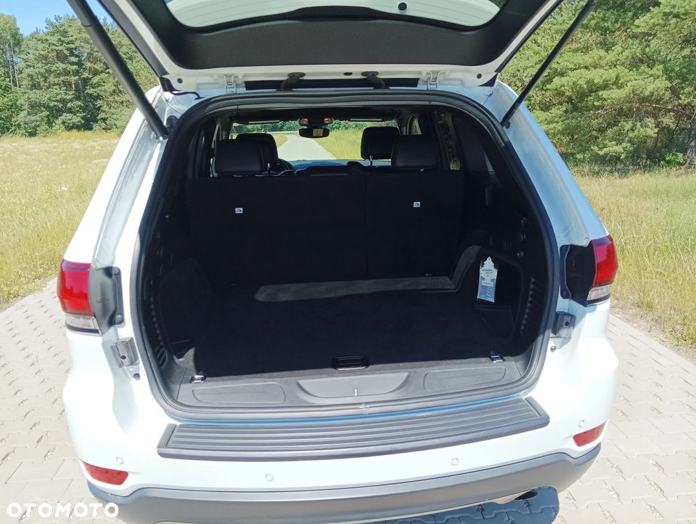 Jeep Grand Cherokee - 16