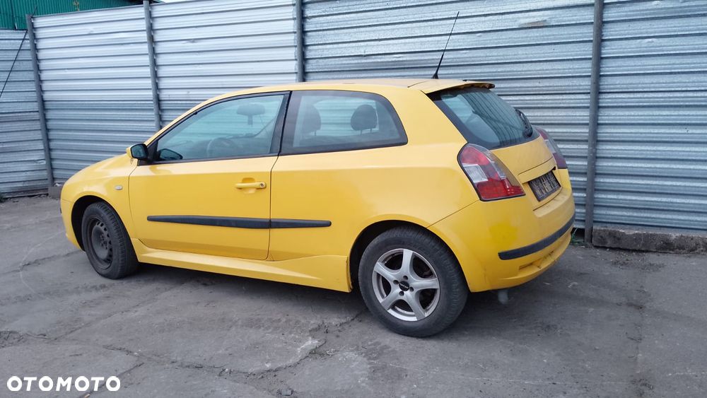 Tylko Części Fiat Stilo 1.8 16V 192A4000 133KM 98kW hb 3d 01r–04r lakier 258/A - 3