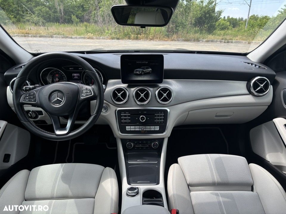 Mercedes-Benz GLA - 10