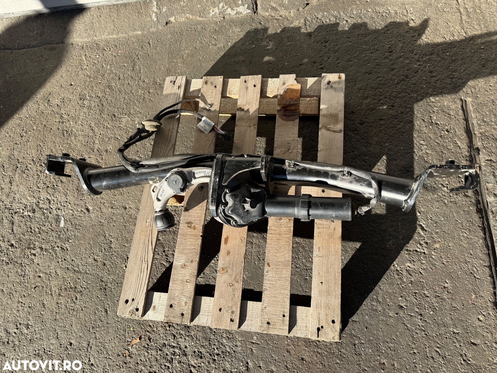 Cârlig remorcare tractare mercedes GLC suv  w253 A253 x253 C253 electric original mercedes oem - 2