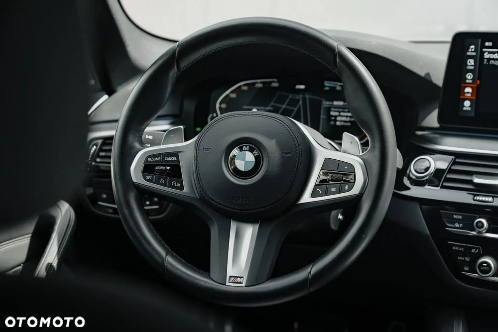 BMW Seria 5 520d xDrive Touring M Sport Edition - 21