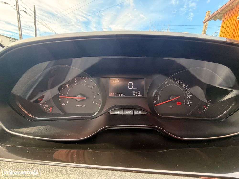 Peugeot 208 1.2 VTi SE Style - 26