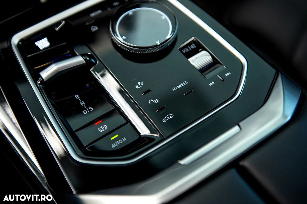 BMW Seria 7 740d xDrive MHEV - 26