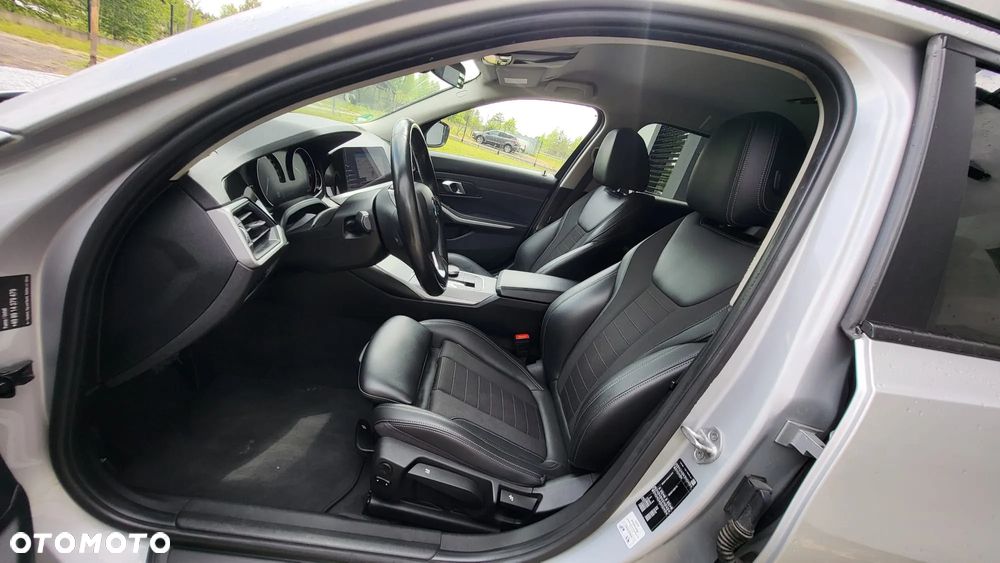 BMW Seria 3 318d Touring - 31
