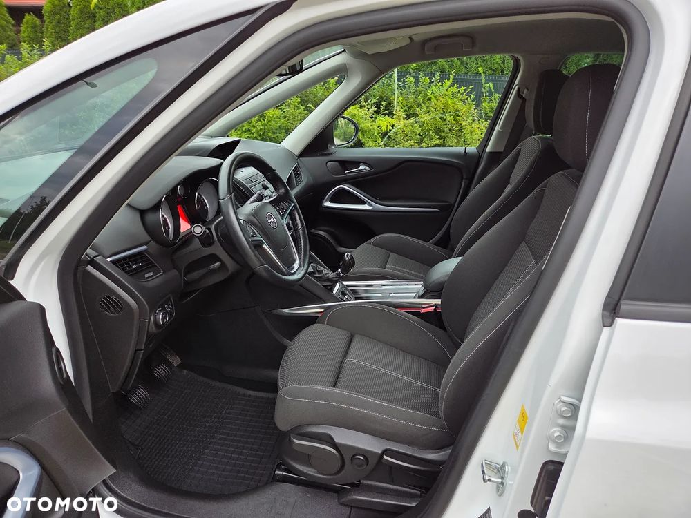 Opel Zafira - 10