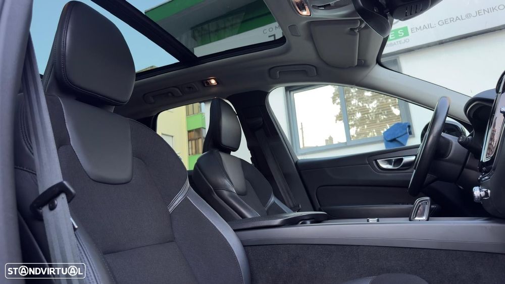 Volvo XC 60 2.0 T6 PHEV R-Design AWD - 13
