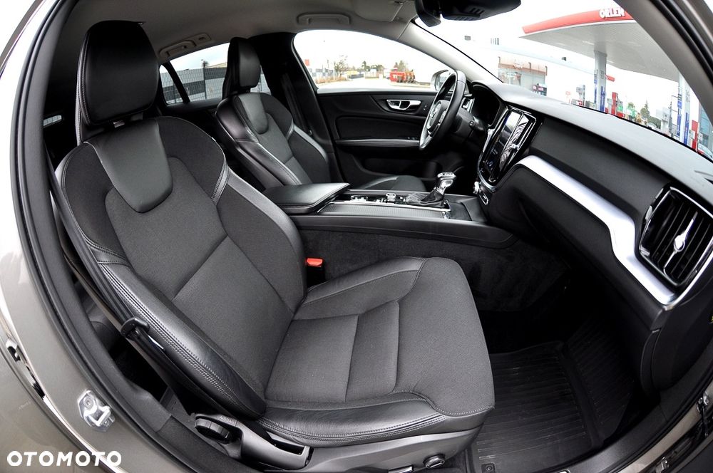 Volvo V60 D4 Geartronic Momentum - 12