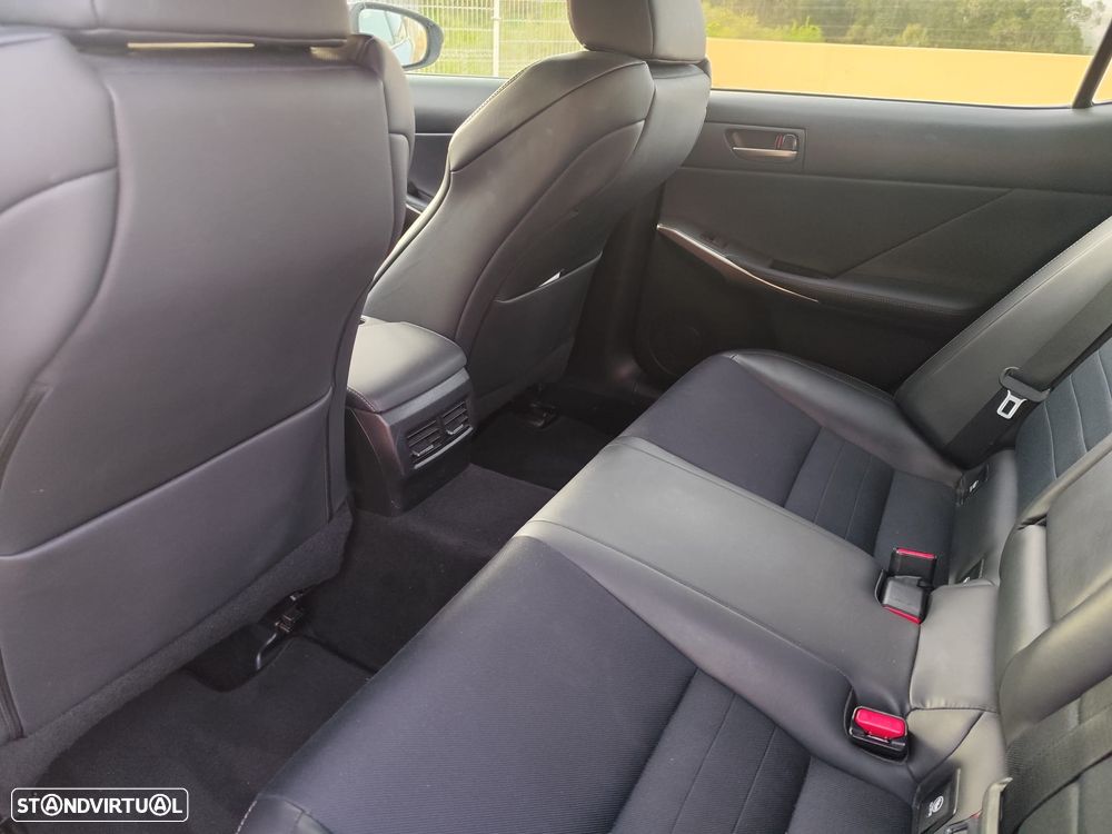 Lexus IS 300H F Sport - 22
