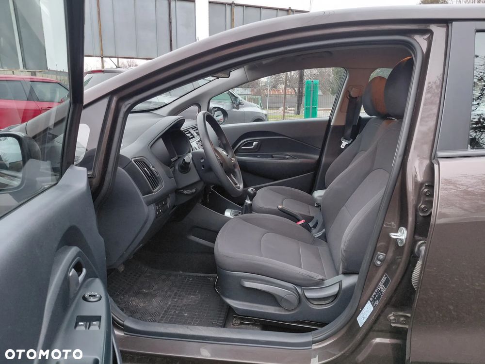 Kia Rio - 14