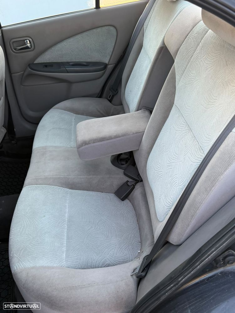 Nissan Almera 1.5 Luxury - 10