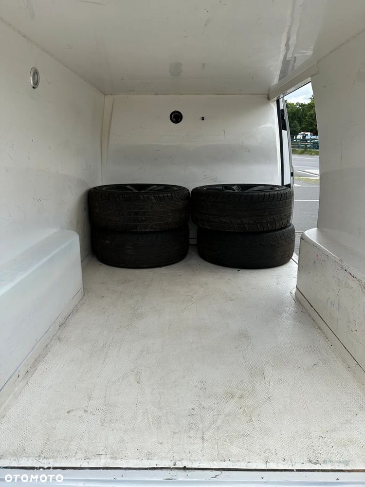 Volkswagen Transporter - 16