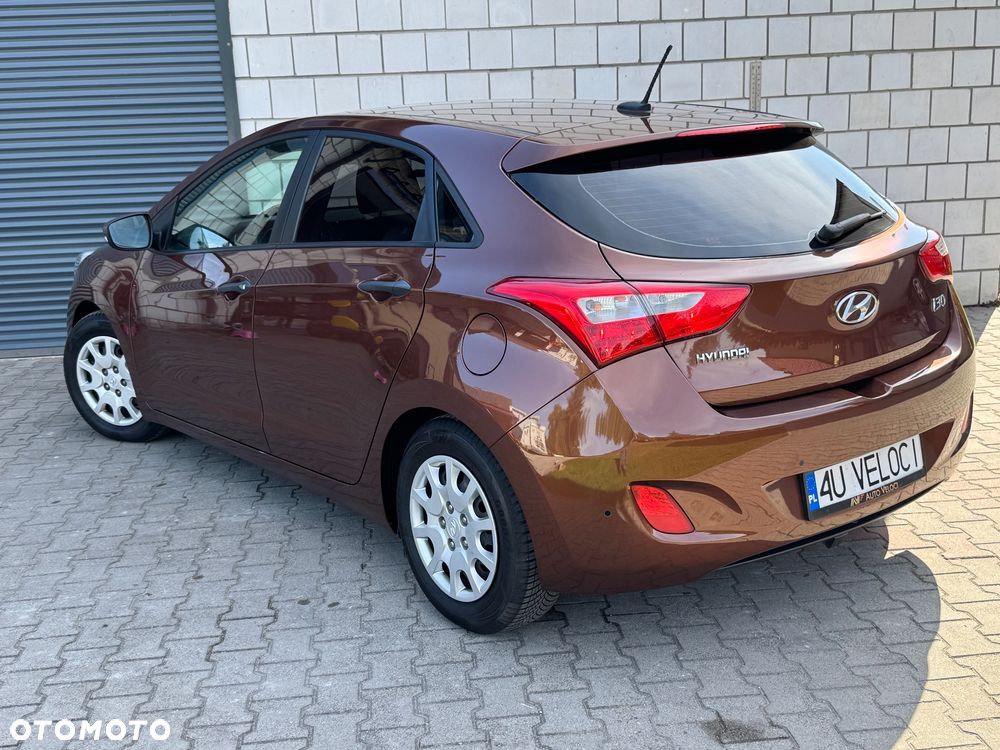 Hyundai i30 i30cw 1.4 Intro Edition - 13