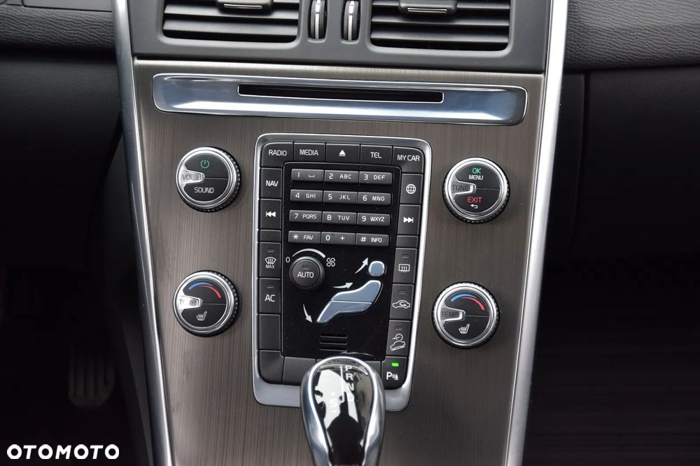 Volvo XC 60 D4 AWD Summum - 25