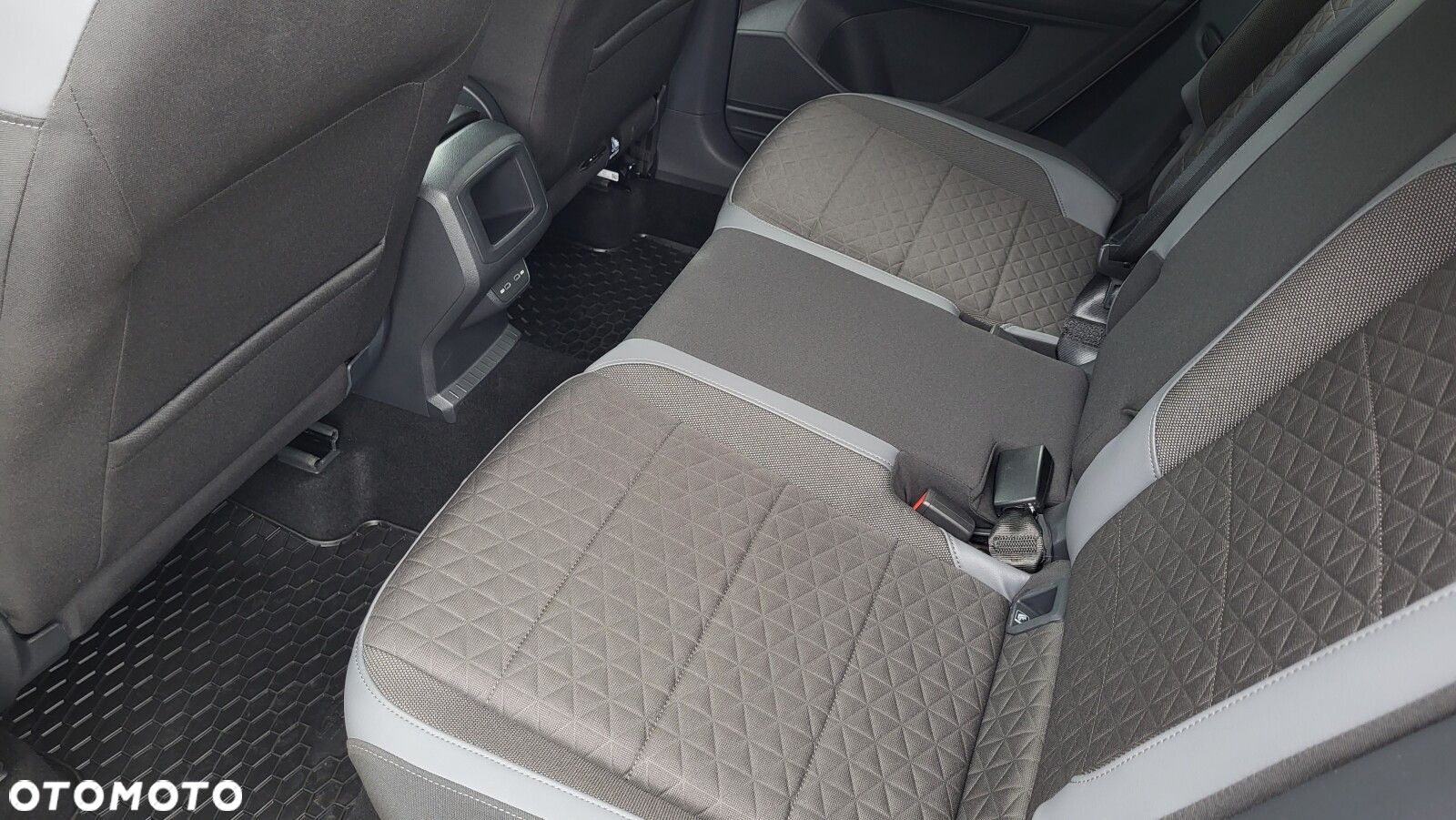 Volkswagen T-Cross - 12