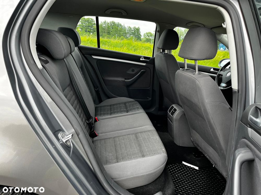 Volkswagen Golf - 6