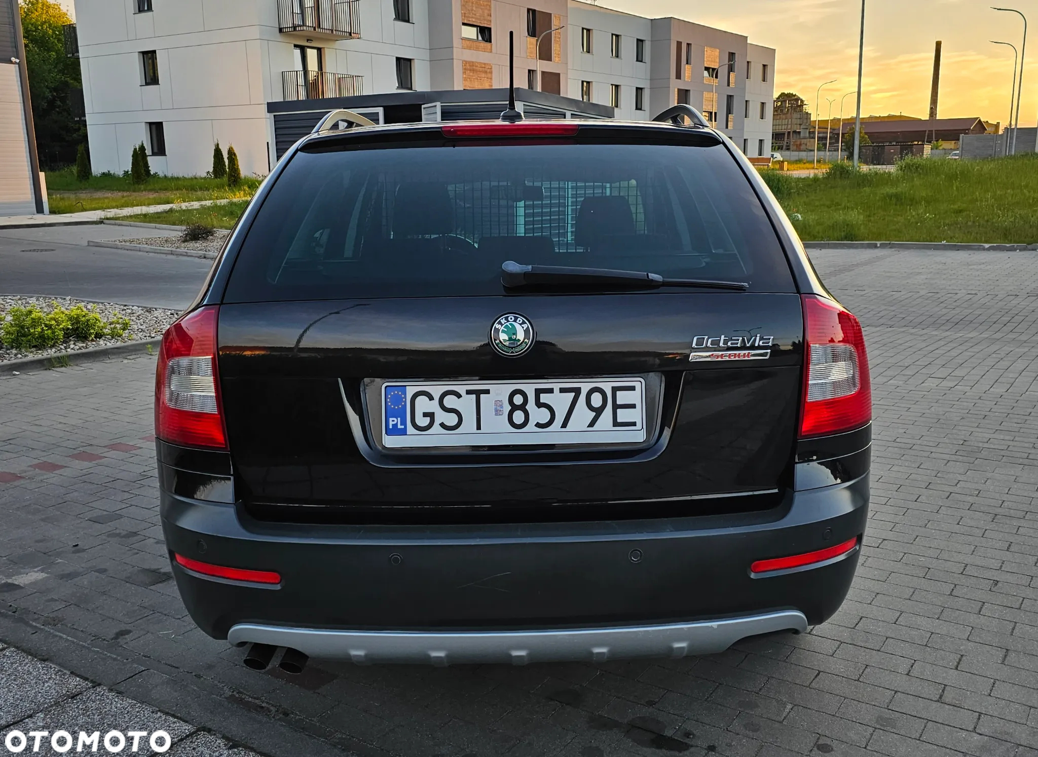 Skoda Octavia Combi 2.0 TDI DPF 4x4 Scout - 4