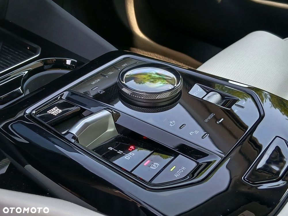 BMW Seria 5 520d xDrive mHEV - 22
