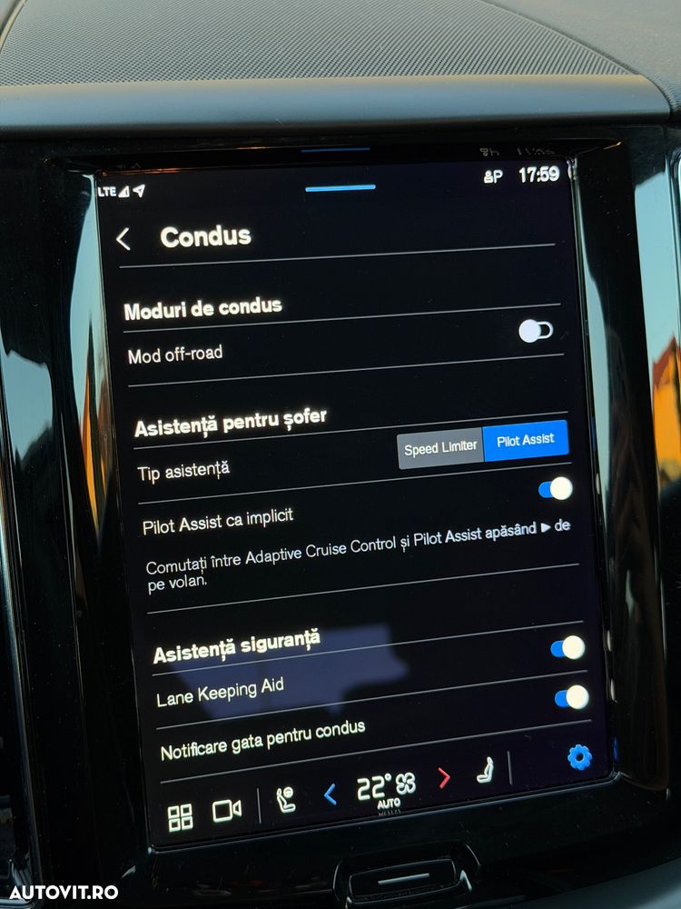 Volvo XC 60 B4 MHEV AWD Momentum Pro - 22