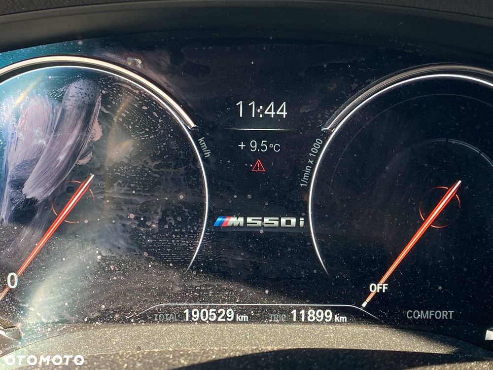 BMW Seria 5 M550i xDrive sport - 22