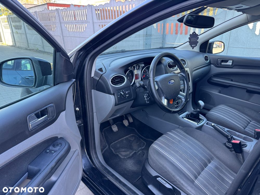 Ford Focus 1.8 Style+ - 21