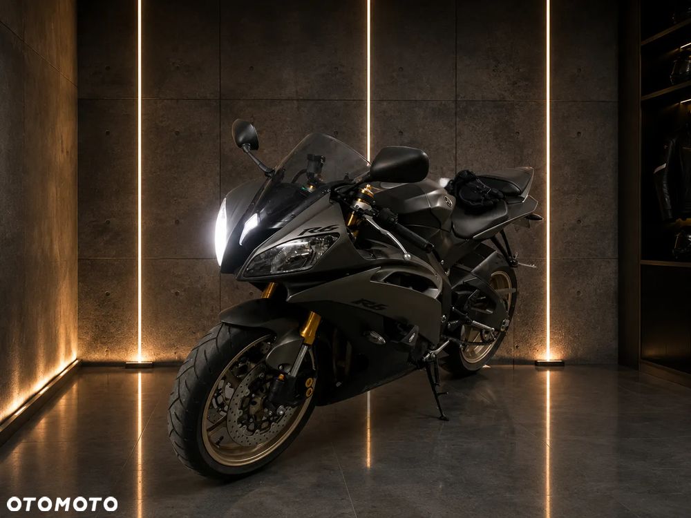 Yamaha R6 - 6