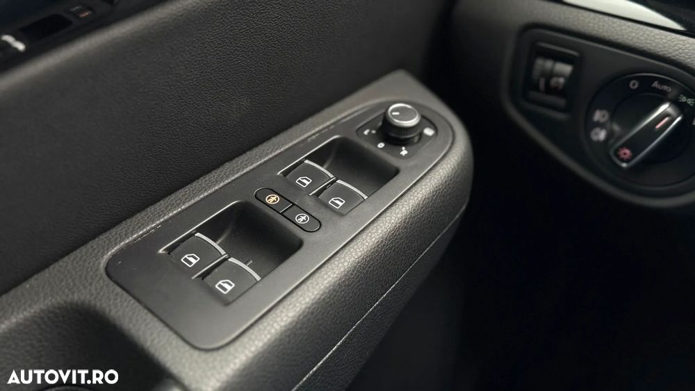 Volkswagen Sharan 2.0 TDI DSG (BlueMotion Technology) Highline - 29