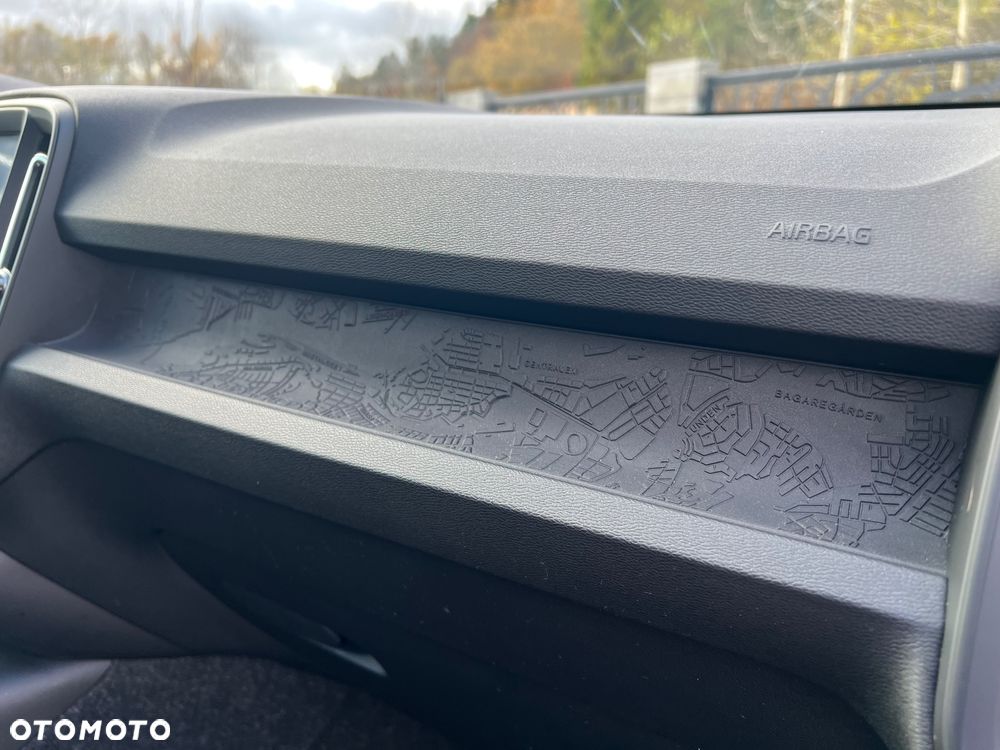 Volvo XC 40 T3 Geartronic Momentum Pro - 35