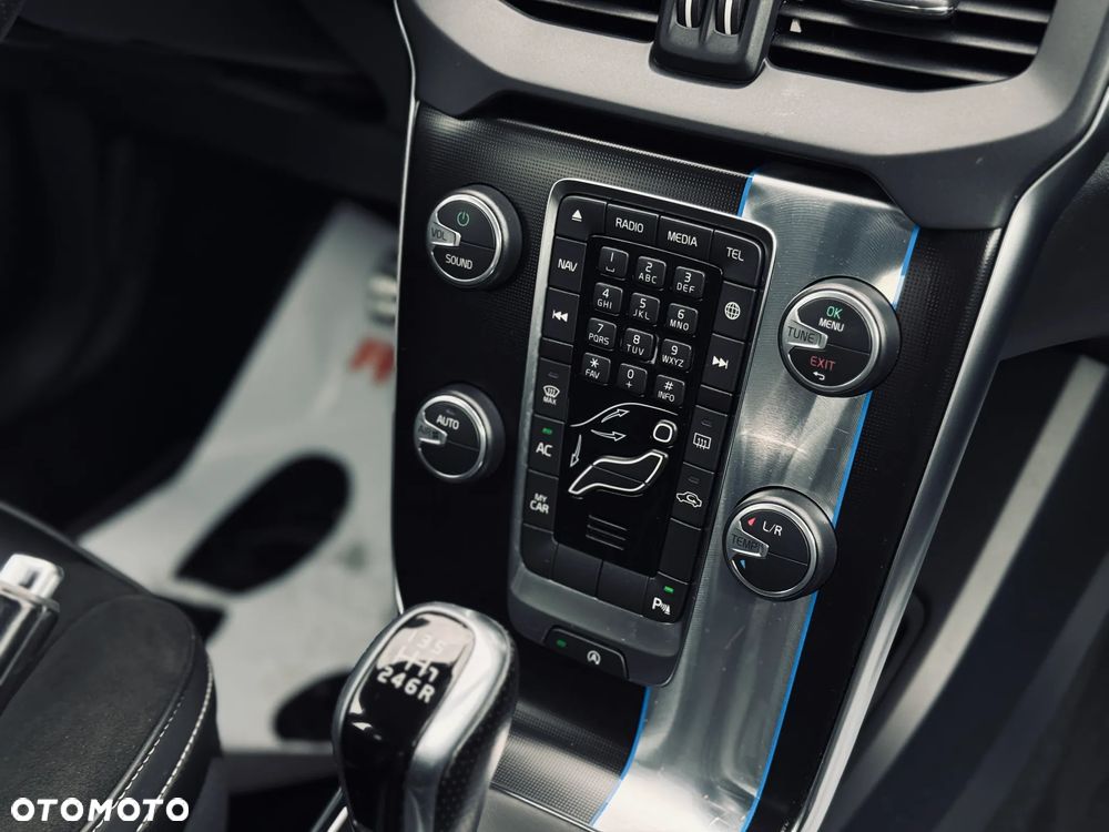 Volvo V40 D2 Drive-E R-Design Momentum - 25