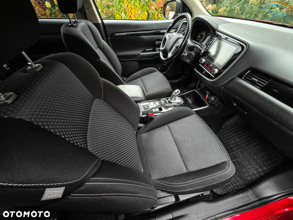 Mitsubishi Outlander 2.4 4WD Plug-In Hybrid Plus - 17