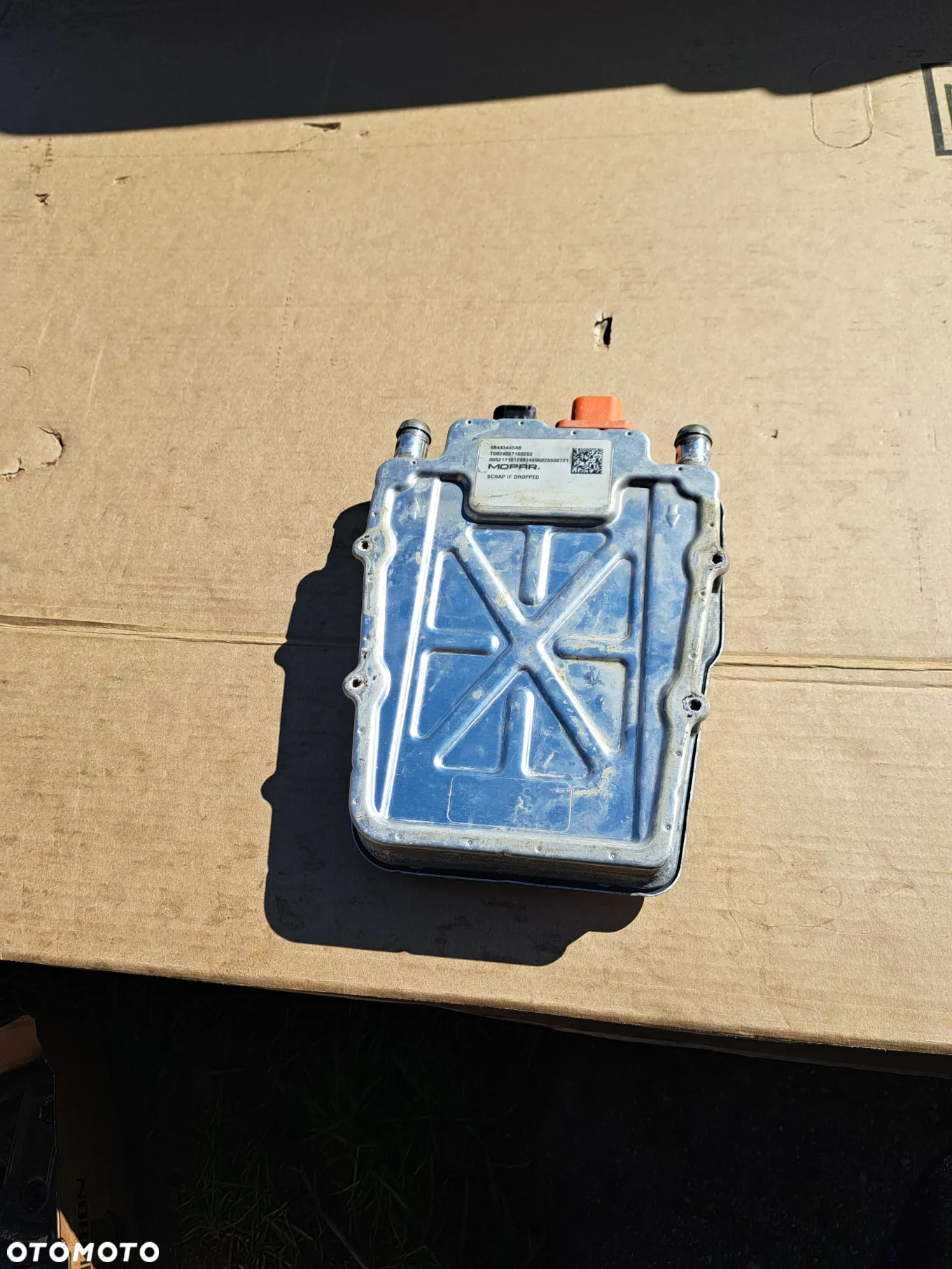 Podgrzewacz grzałka akumulatora Jeep	Wrangler JL Grand Cherokee 4xe Chrysler Voyager Pacifica 68443445AB Webasto - 2