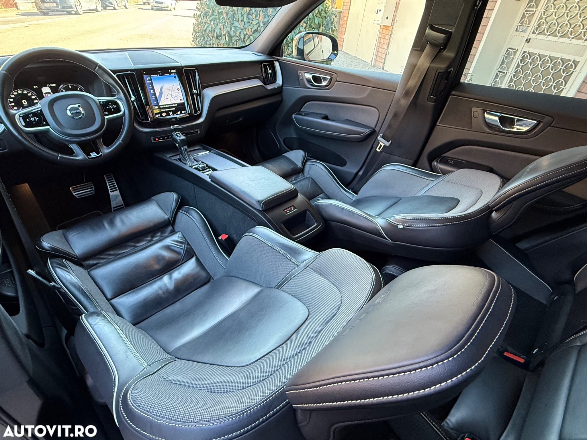 Volvo XC 60 D4 AWD R-Design - 32