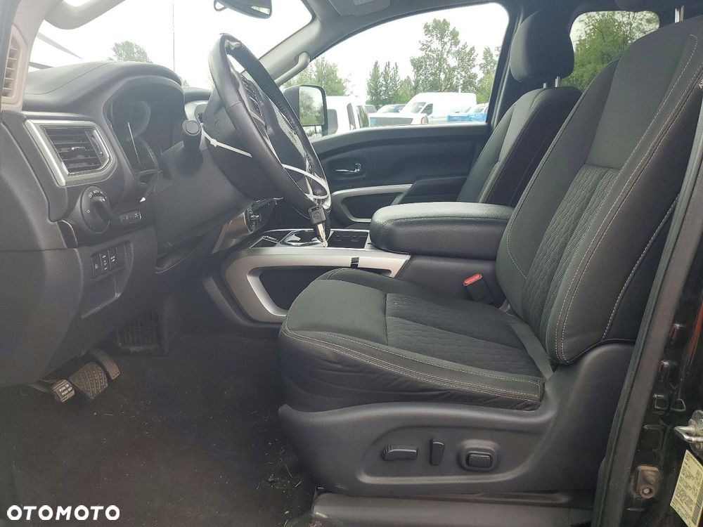 Nissan Titan - 8