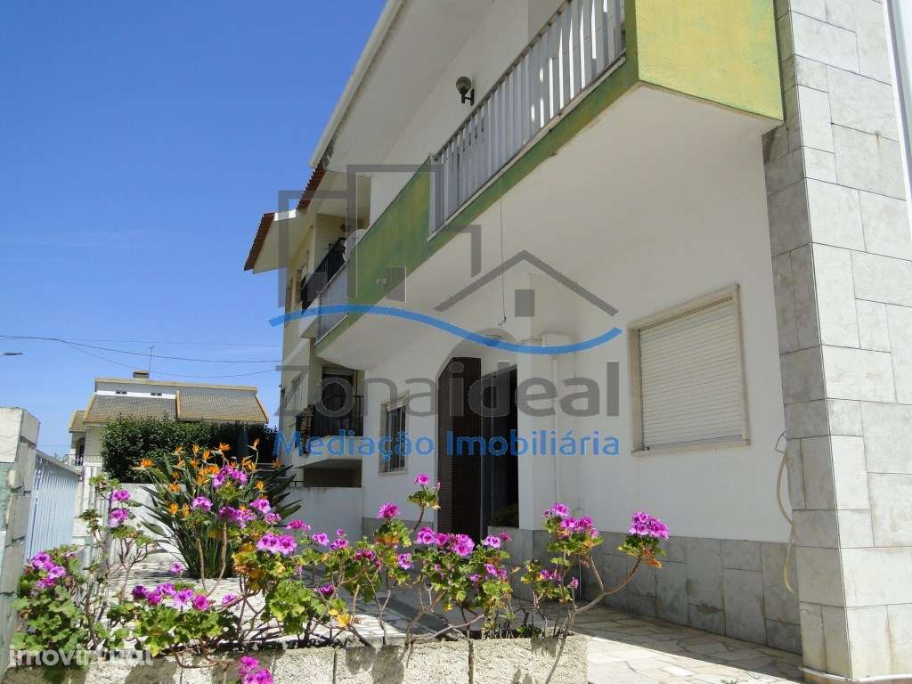 MORADIA COM 2 PISOS , OITO DIVISÕES, GARAGEM E LOGRADOURO - LOCALIZ... - Grande imagem: 4/24