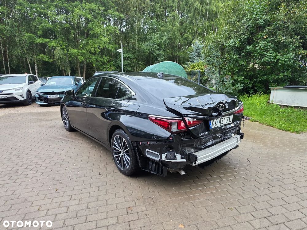 Lexus ES 300h Business Edition - 4