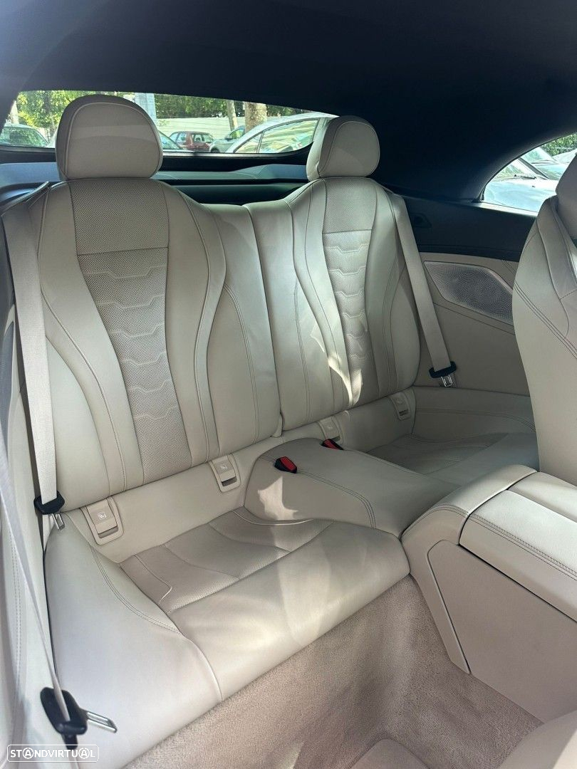 BMW M850i xDrive - 16