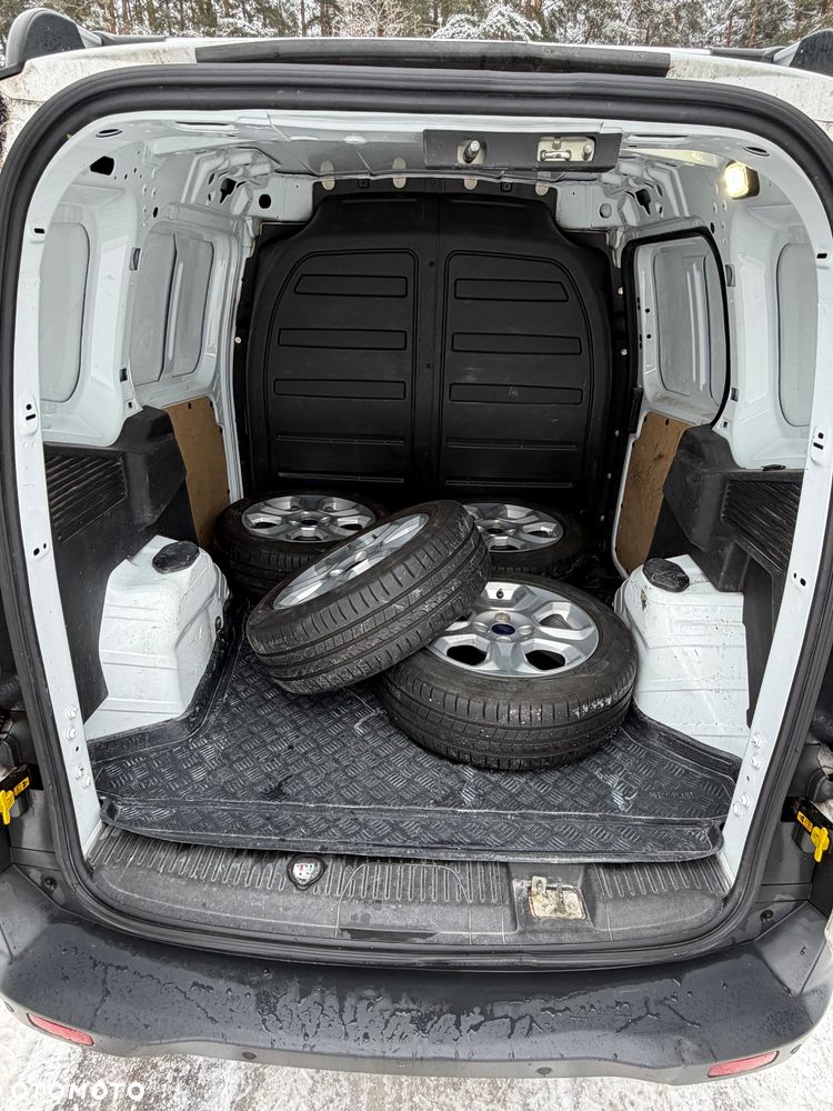 Ford Transit Courier - 10