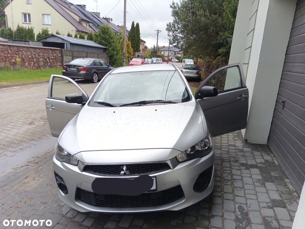 Mitsubishi Lancer 1.6 Invite - 1