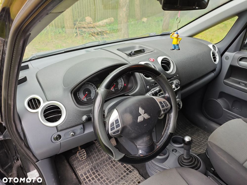 Mitsubishi Colt - 5