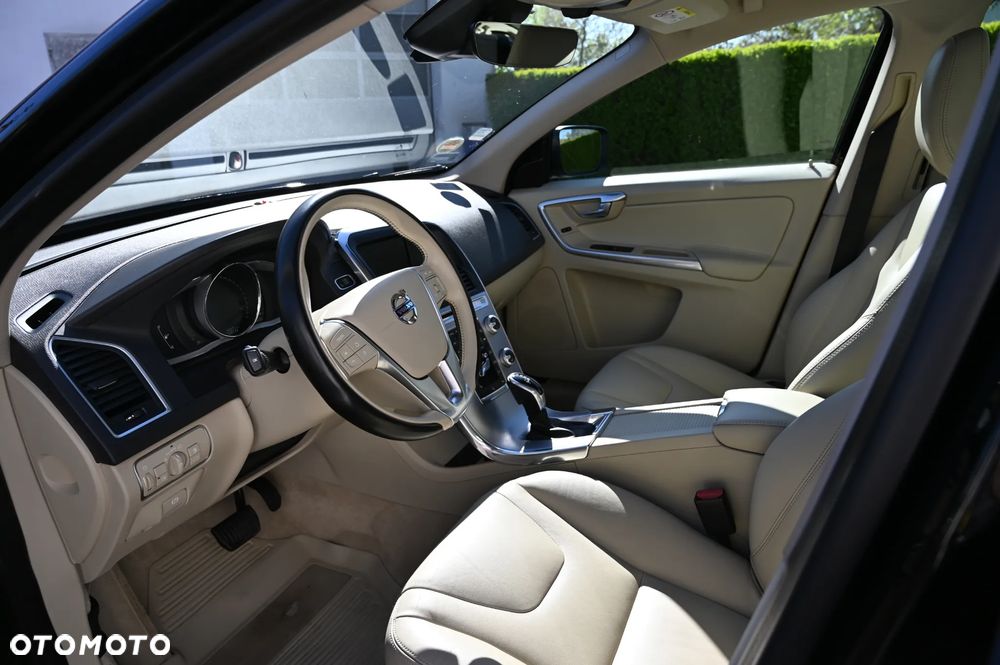 Volvo XC 60 D4 Momentum - 1