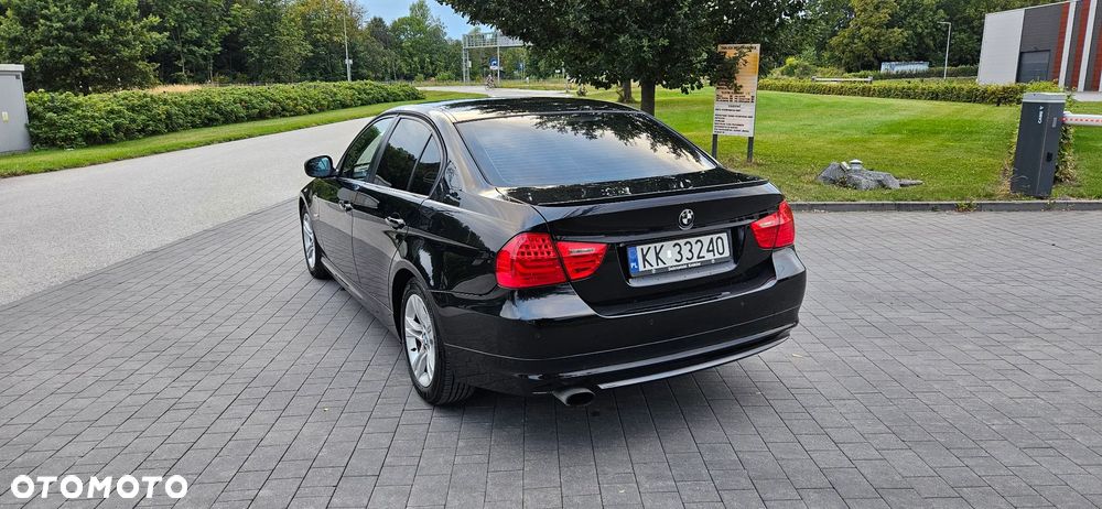 BMW Seria 3 320i - 5