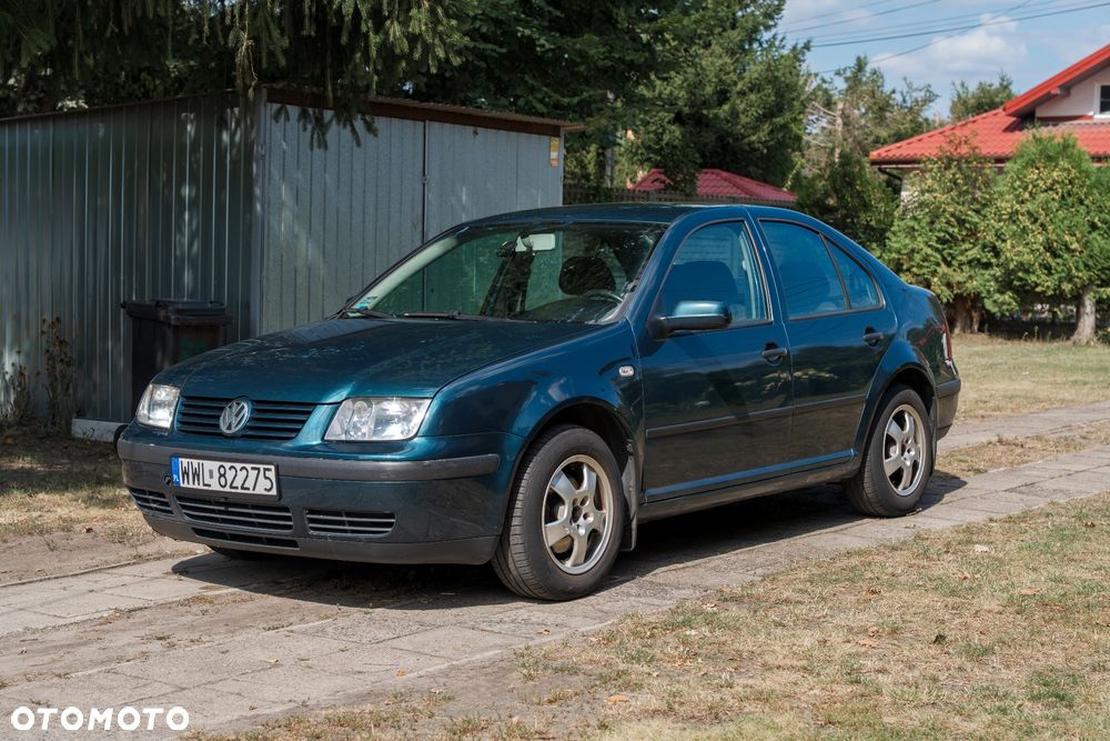 Volkswagen Bora 1.6 Basis - 1