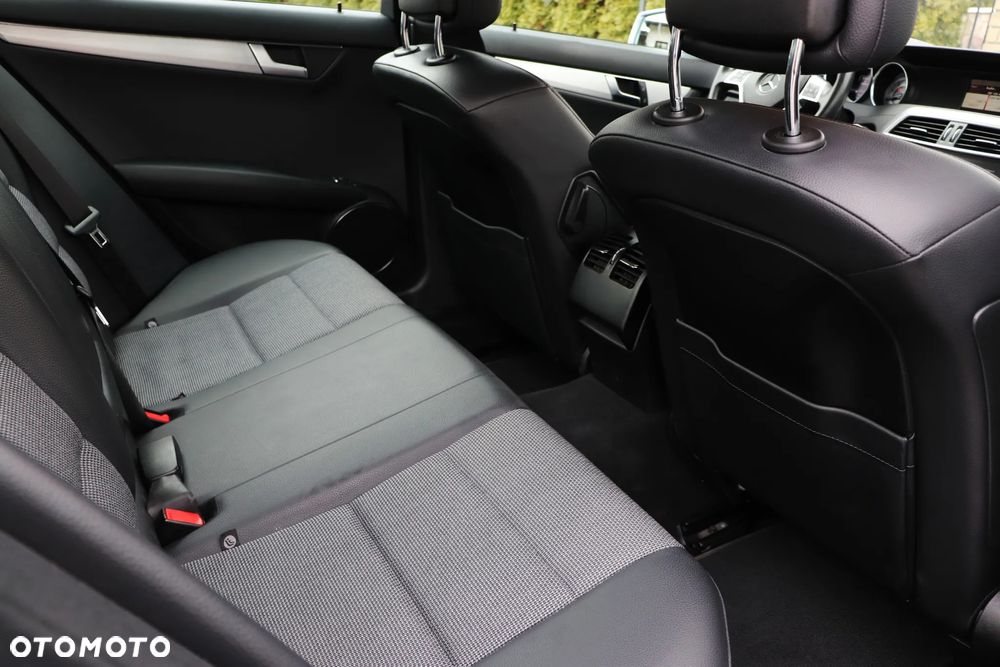 Mercedes-Benz Klasa C 200 Avantgarde Edition - 25