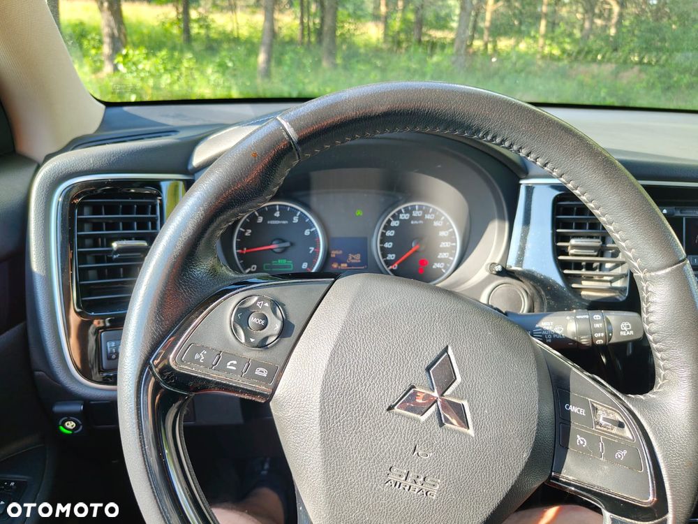 Mitsubishi Outlander 2.0 Invite + 2WD - 12