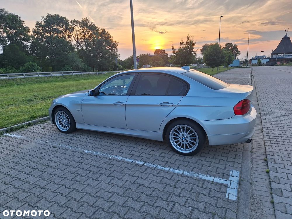BMW Seria 3 320i - 1