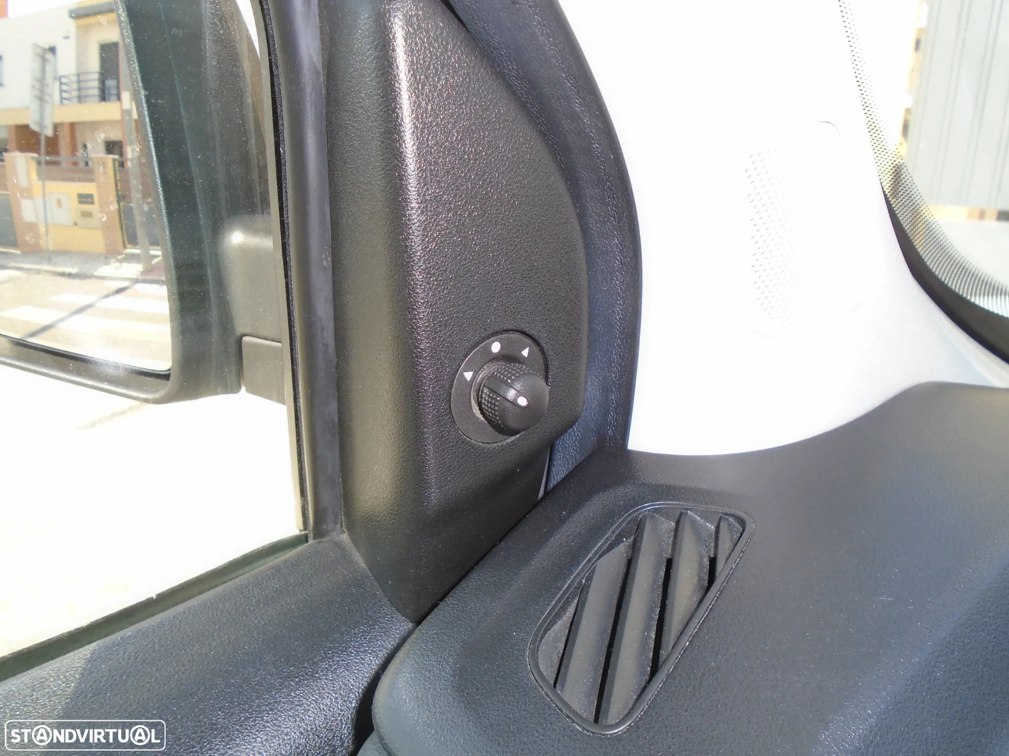 Fiat DOBLO 1.3 M-Jet 3 LUGARES 95 CV IVA DEDUTIVEL-NACIONAL - 31
