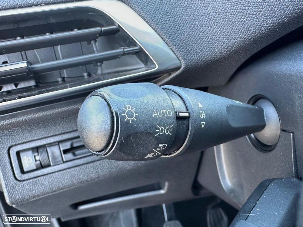 Peugeot 3008 1.5 BlueHDi Active - 32