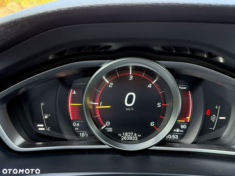 Volvo V40 - 18